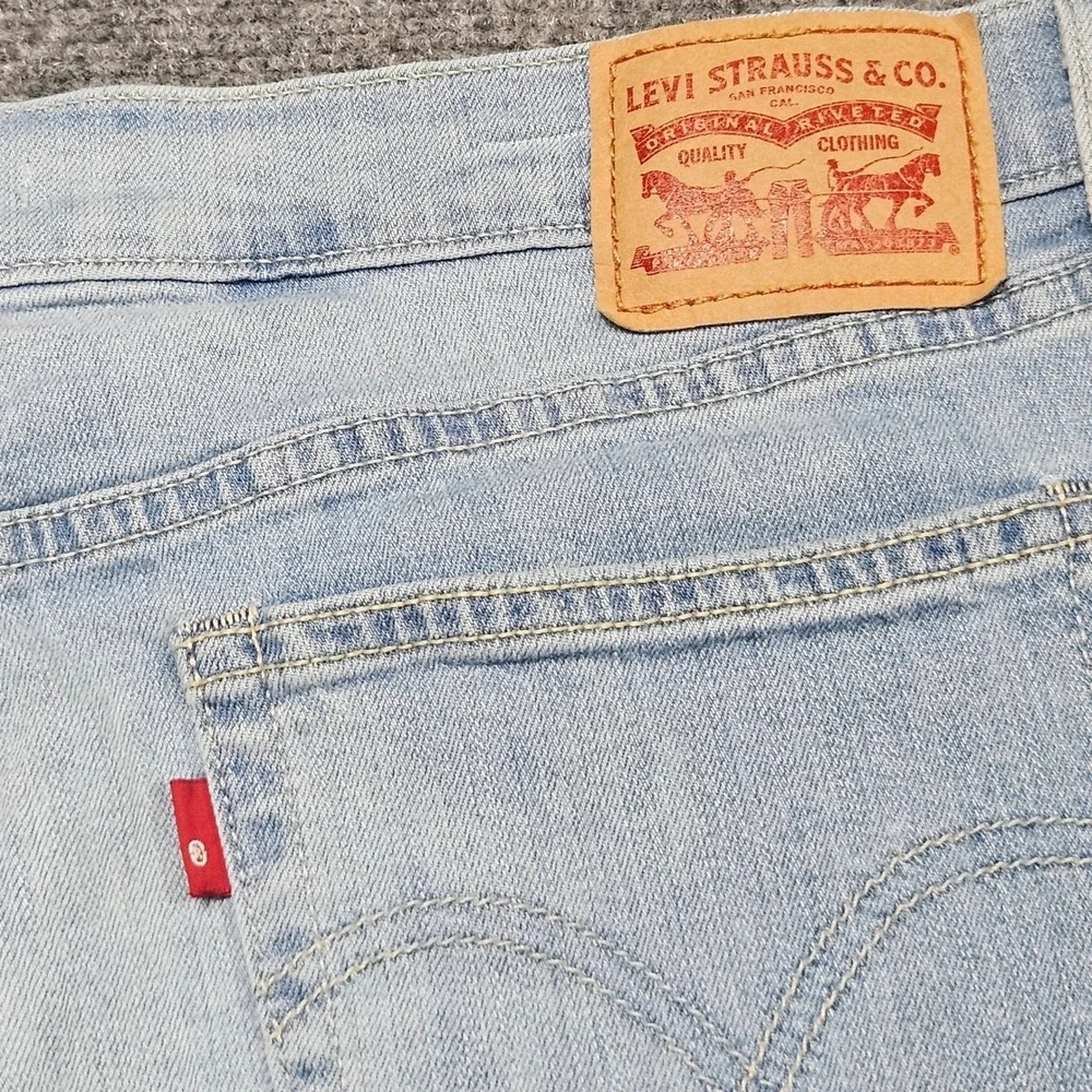 Levis Denim Shorts Womens 34 Light Blue Boyfriend Cut Off Frayed Casual Summer